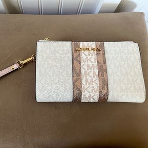 Michael Kors jet set travel, large double zipper, wristlet, pink/blush